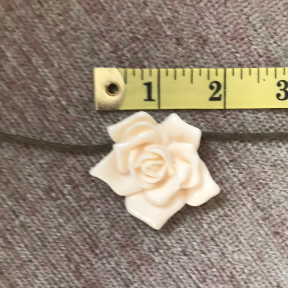 Cream rose Pendant On brown leather cord necklace - Picture 8 of 8